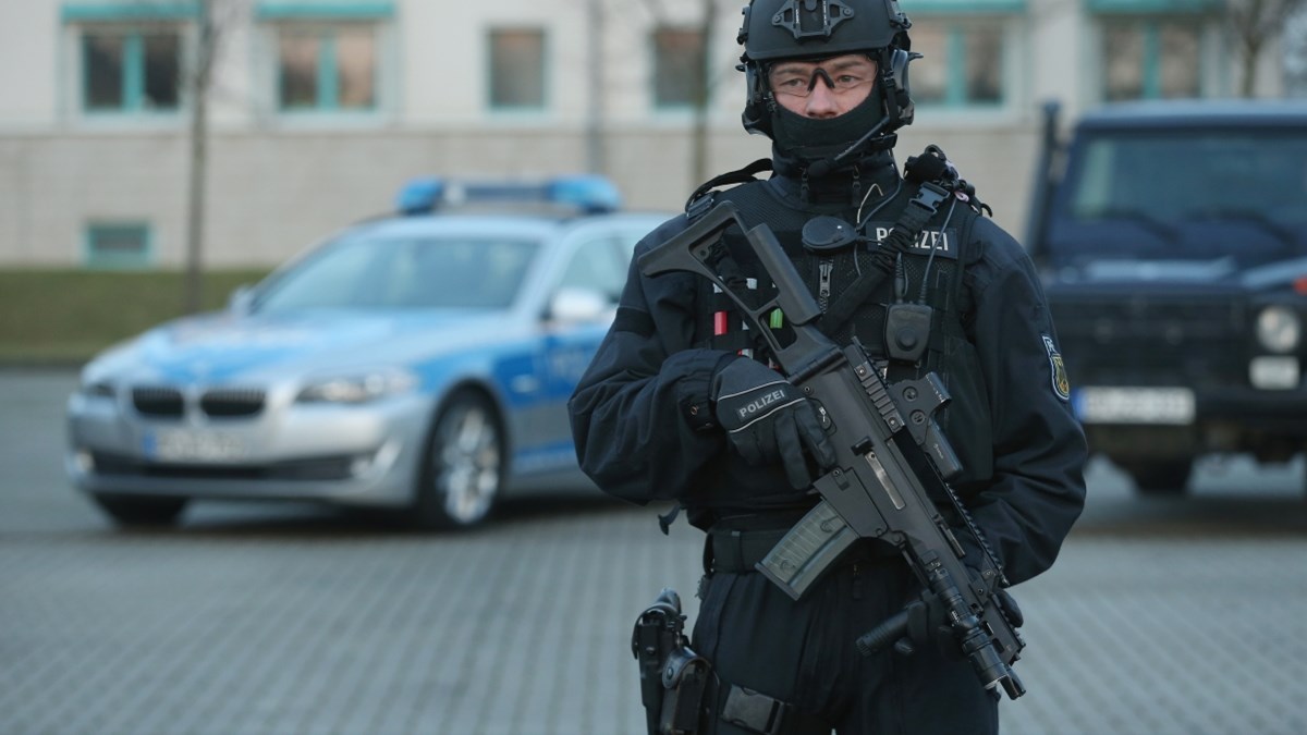 Η γερμανική αστυνομία αναζητά έναν ένοπλο που μπήκε σε σχολείο