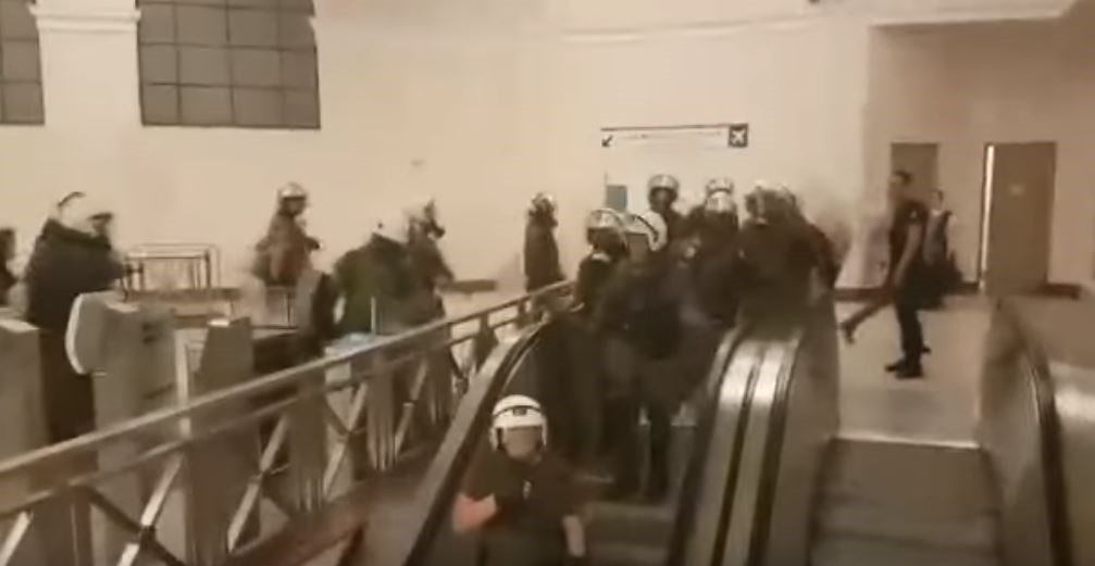 14 προσαγωγές για τα επεισόδια στο κέντρο της Αθήνας – Τραυματίστηκε φύλακας του μετρό – ΒΙΝΤΕΟ