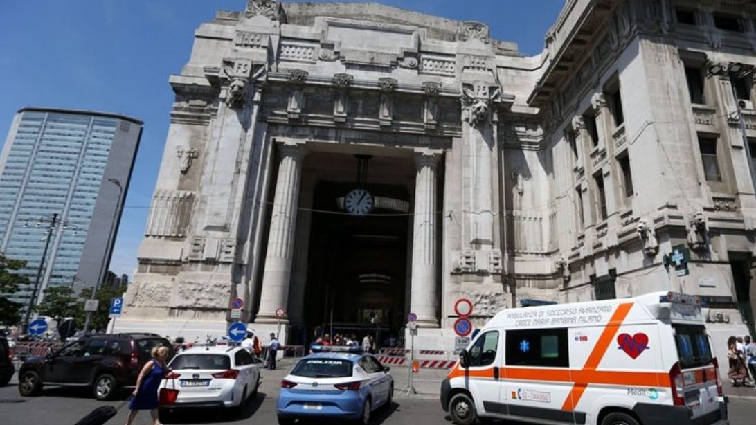 Μετανάστης επιτέθηκε με μαχαίρι και τραυμάτισε αστυνομικό στο Μιλάνο