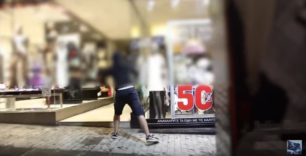 Βίντεο ντοκουμέντο από τους βανδαλισμούς στην Ερμού