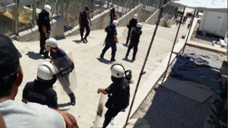 Οι πρώτες εικόνες από την εξέγερση των μεταναστών στη Μόρια – ΒΙΝΤΕΟ – ΦΩΤΟ