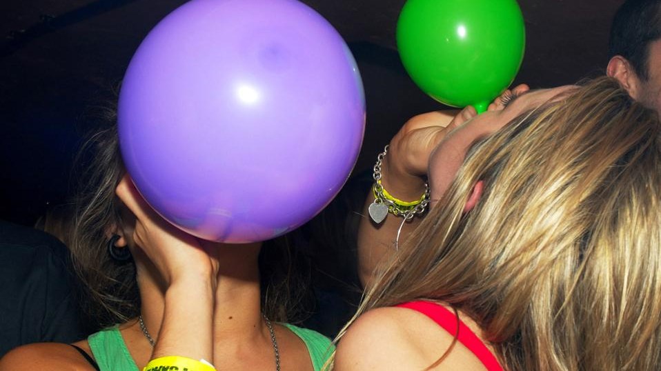 Εισαγγελική παρέμβαση για το αέριο του γέλιου