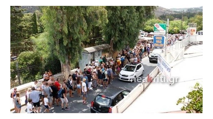 Ατέλειωτη ταλαιπωρία για τους τουρίστες στην Κνωσό – ΒΙΝΤΕΟ