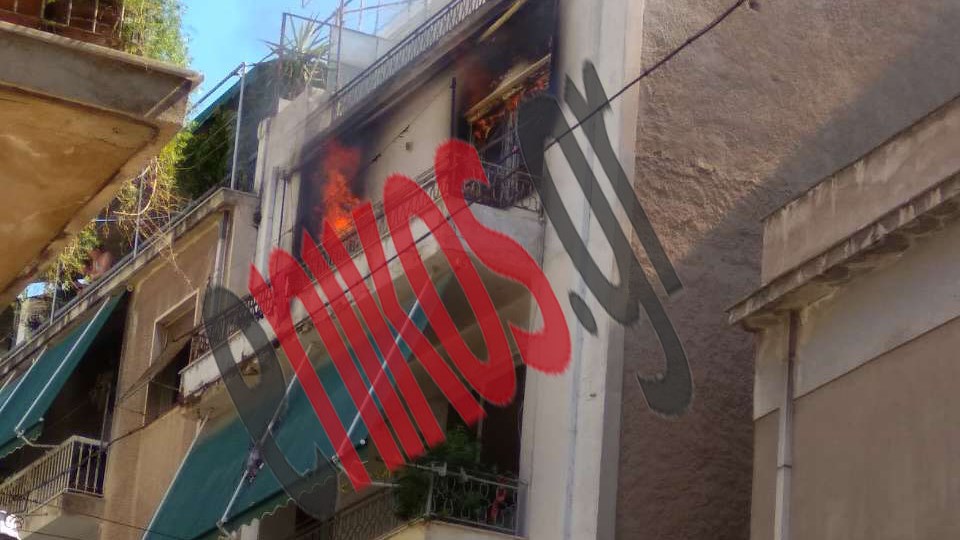 Φωτιά σε διαμέρισμα στο κέντρο της Αθήνας – ΦΩΤΟ αναγνώστη – ΤΩΡΑ