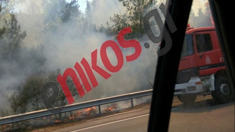 Νέες εικόνες από τη φωτιά στην Εθνική Οδό Αθηνών – Κορίνθου στο ύψος του Δαφνίου – ΦΩΤΟ αναγνώστη