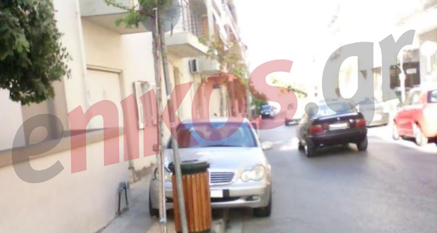 Πάρκαρε στο πεζοδρόμιο αδιαφορώντας για τους τυφλούς- ΦΩΤΟ αναγνώστη