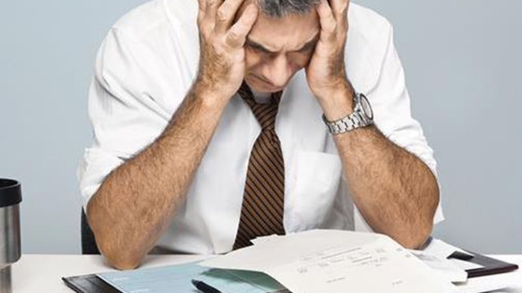 Μακροχρόνια άνεργος με συνολικό εισόδημα 0,24 ευρώ από τόκους θα πληρώσει φόρο 4.447 ευρώ