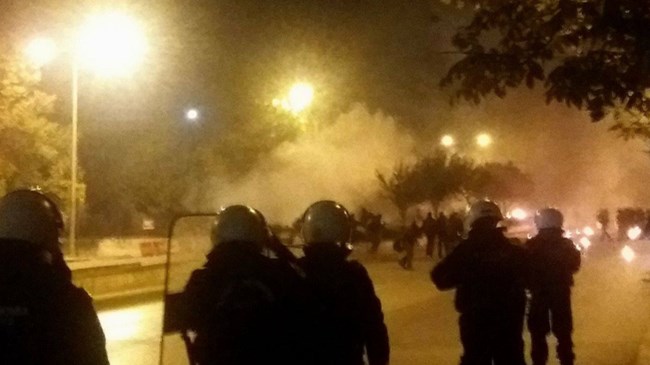 Επεισόδια με αντιεξουσιαστές στο κέντρο της Θεσσαλονίκης – ΒΙΝΤΕΟ