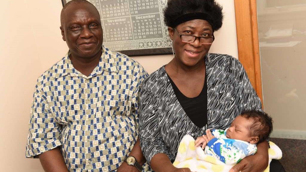 Προσπαθούσε επί 38 χρόνια να μείνει έγκυος – Τα κατάφερε στα 59 της