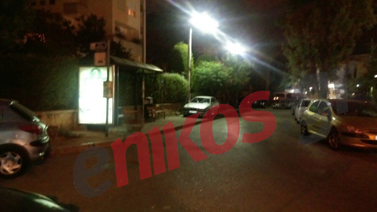 Ασυνείδητος οδηγός πάρκαρε πάνω σε πεζοδρόμιο – ΦΩΤΟ αναγνώστη