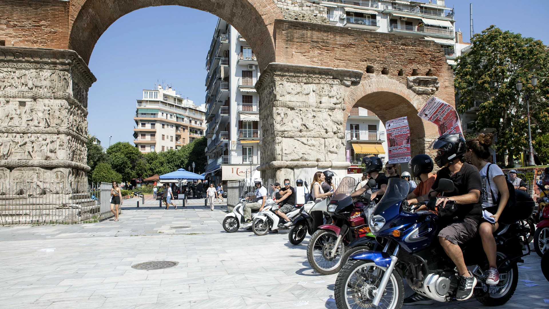 Μοτοπορεία διαμαρτυρίας “ντελιβεράδων” στη Θεσσαλονίκη – ΦΩΤΟ