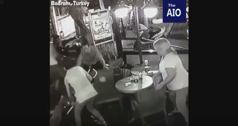 ΒΙΝΤΕΟ – ντοκουμέντο με την αντίδραση θαμώνων καφετέριας στην Αλικαρνασσό, την ώρα του σεισμού