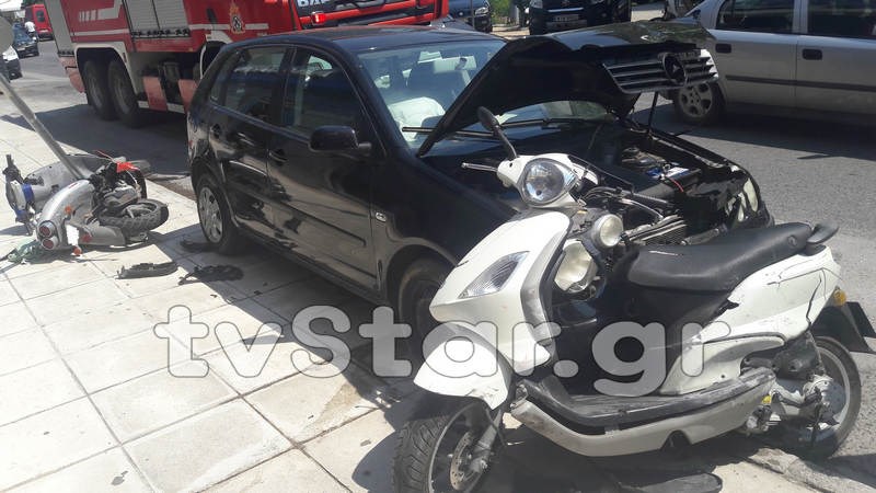 “Οικογενειακό” τροχαίο στην Λαμία – Μάνα τράκαρε την κόρη – ΦΩΤΟ