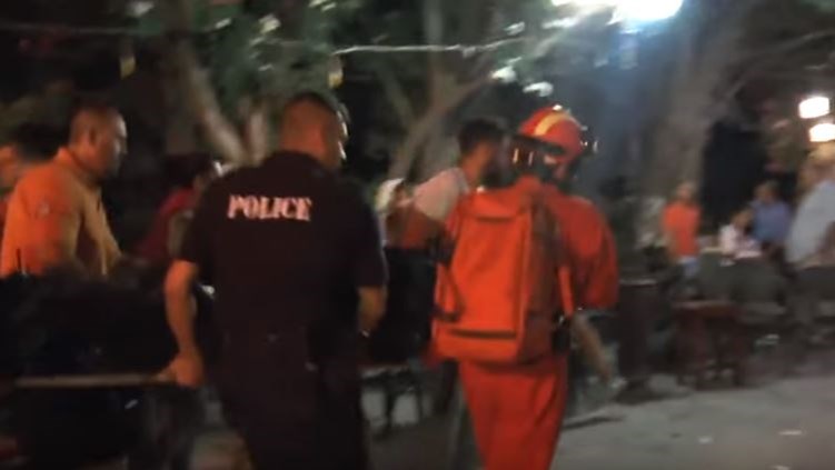 Συγκλονιστικό βίντεο – Η στιγμή που πυροσβέστες εντοπίζουν τα θύματα στα συντρίμμια του μοιραίου μπαρ