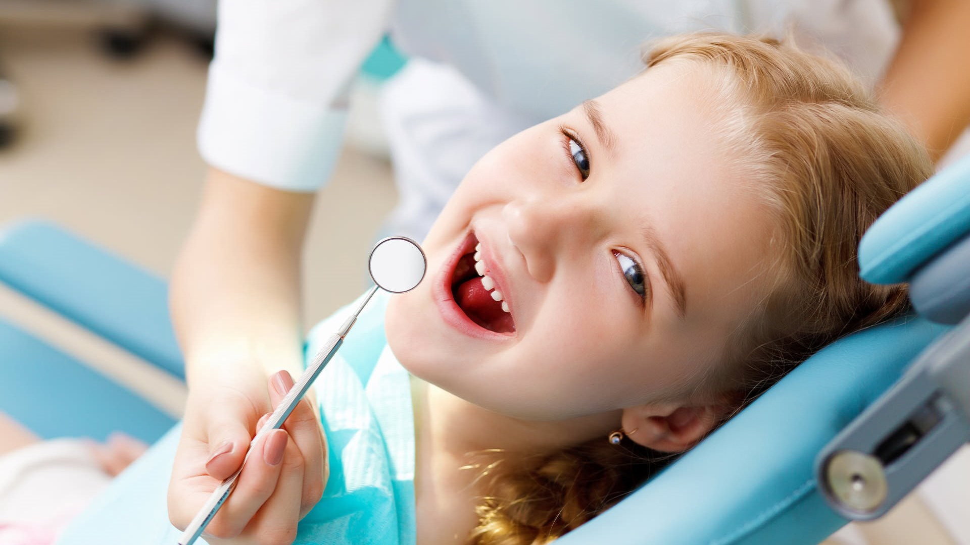 Σε ποια ηλικία πρέπει να γίνεται η πρώτη επίσκεψη του παιδιού στον οδοντίατρο;