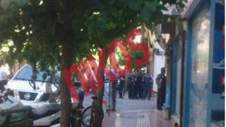 Θρίλερ στο κέντρο της Αθήνας – Εισβολή της αστυνομίας σε σπίτι οπλισμένου άνδρα