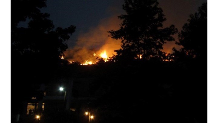 Ιωάννινα: Η Π.Υ. απέτρεψε την επέκταση της φωτιάς στον οικισμό Νεοχωρόπουλου – ΦΩΤΟ