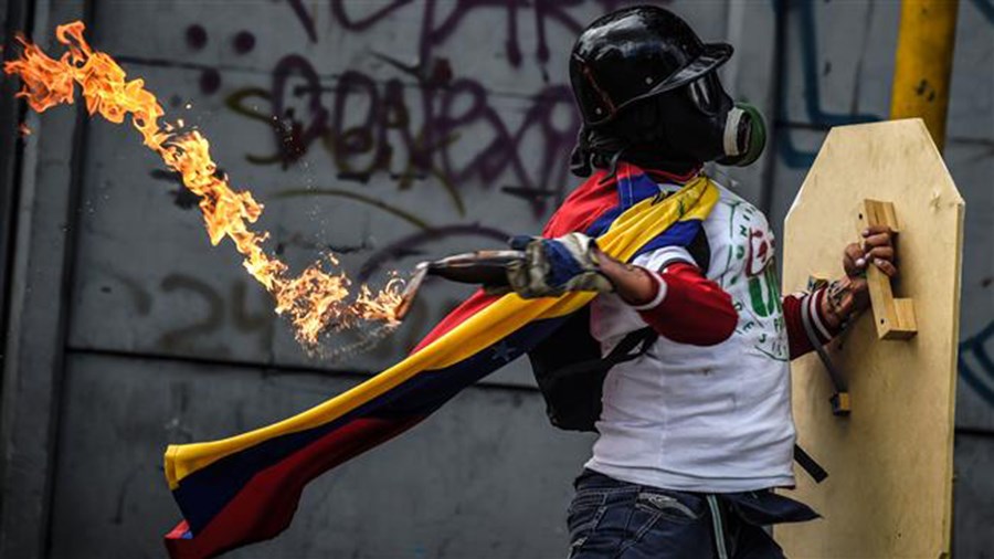Γενική απεργία και διαδηλώσεις εναντίον του Μαδούρο προκήρυξε η αντιπολίτευση στη Βενεζουέλα