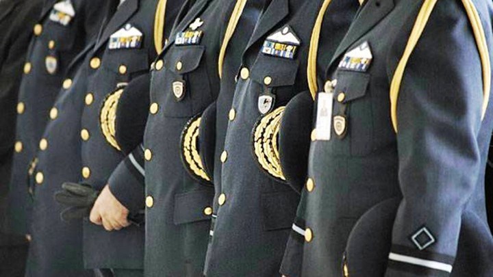 Αυτοί είναι οι νέοι μισθοί για τους ένστολους