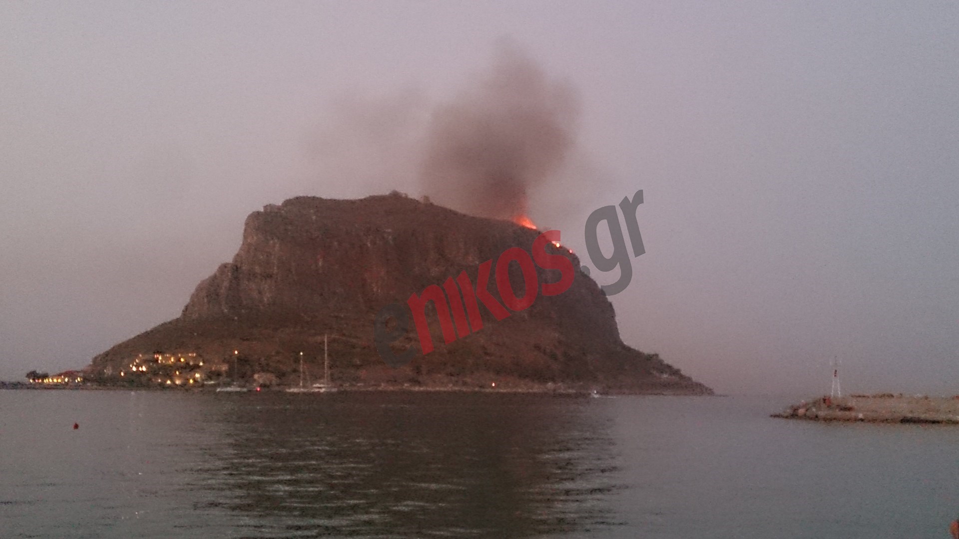 Σε ύφεση οι φωτιές σε Μονεμβασιά και Γρύλλο Κρεστένων