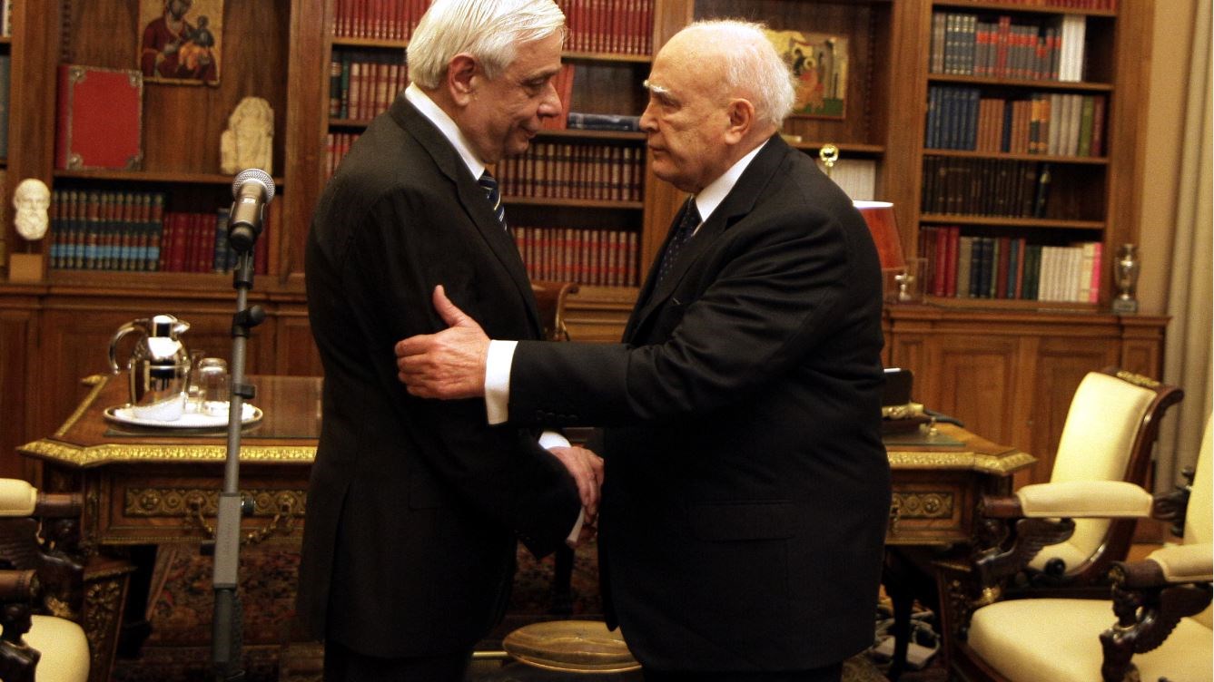 Τηλεφωνική επικοινωνία του Προκόπη Παυλόπουλου με τον Κάρολο Παπούλια