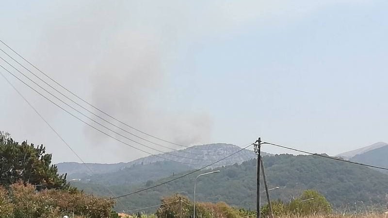ΦΩΤΟ από την πυρκαγιά στην Κέρκυρα