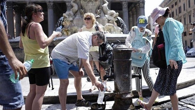 Η Ρώμη “διψάει” για νερό – Στερεύουν τα σιντριβάνια του Βατικανού με απόφαση του Πάπα