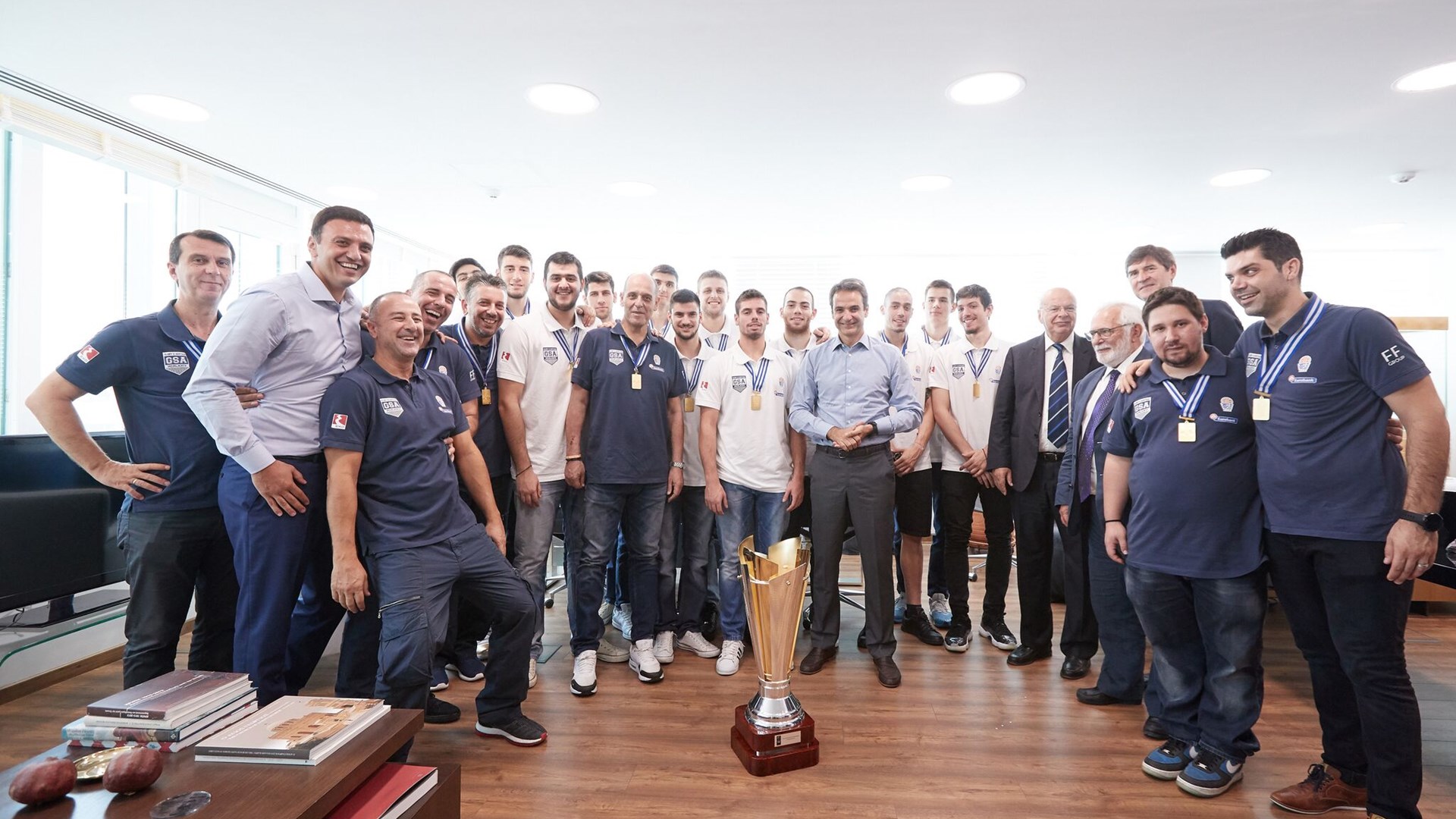 Ο Μητσοτάκης στην Εθνική Νέων: Οι επιτυχίες στον αθλητισμό μας ενώνουν όλους – ΦΩΤΟ