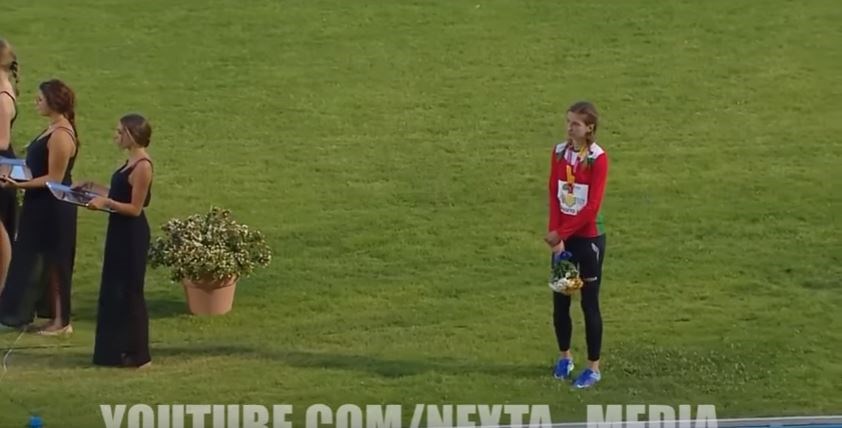 Η απονομή του χρυσού μεταλλίου εξελίχθηκε σε… παρωδία – Δείτε γιατί – ΒΙΝΤΕΟ