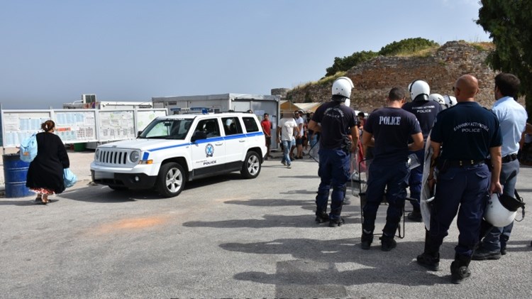 Επεισόδια στον καταυλισμό της Σούδας στη Χίο – ΦΩΤΟ