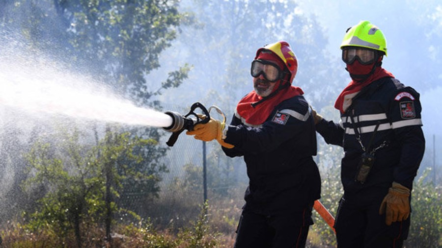 Πύρινη κόλαση στη Γαλλία – 10.000 άνθρωποι εγκατέλειψαν τα σπίτια τους – ΦΩΤΟ