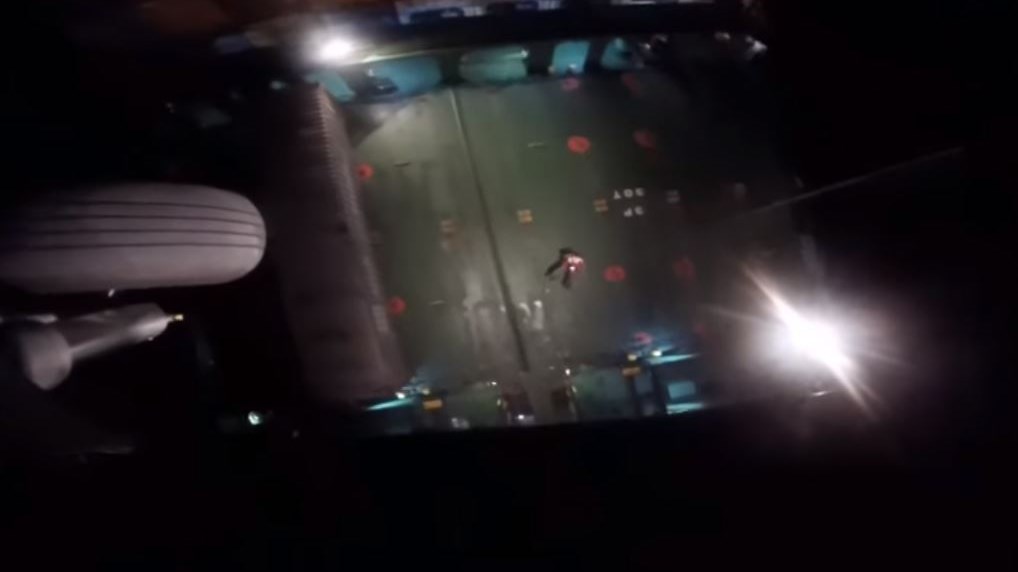 Εικόνες από τη νυχτερινή επιχείρηση μεταφοράς 45χρονου ασθενούς με ελικόπτερο του Πολεμικού Ναυτικού – ΒΙΝΤΕΟ