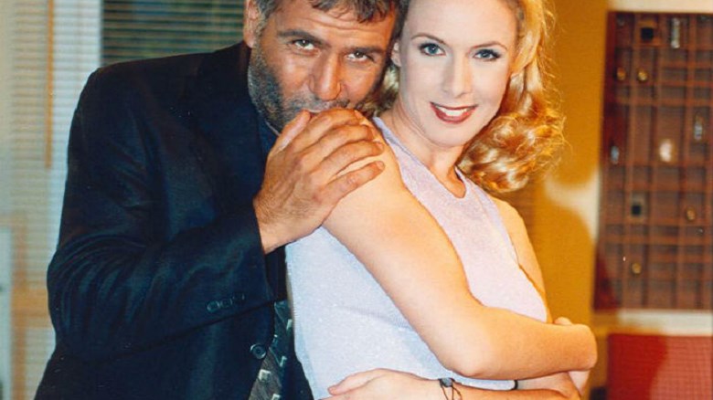 Αυτό είναι το πραγματικό φινάλε του σίριαλ “Δύο ξένοι” που δεν προβλήθηκε ποτέ – ΒΙΝΤΕΟ