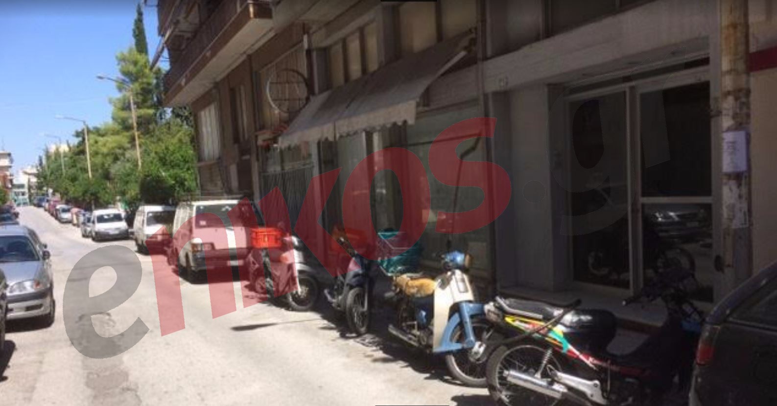 Πάρκαρε τρία μηχανάκια στη σειρά για να μην χάσει τη θέση – ΦΩΤΟ αναγνώστη