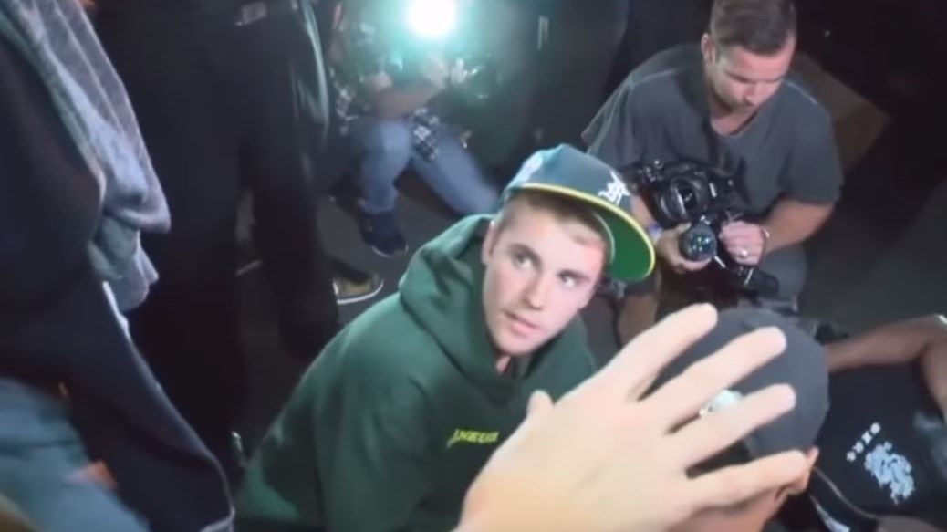 Ο Μπίμπερ χτύπησε παπαράτσι με το αυτοκίνητό του – ΒΙΝΤΕΟ – ΦΩΤΟ