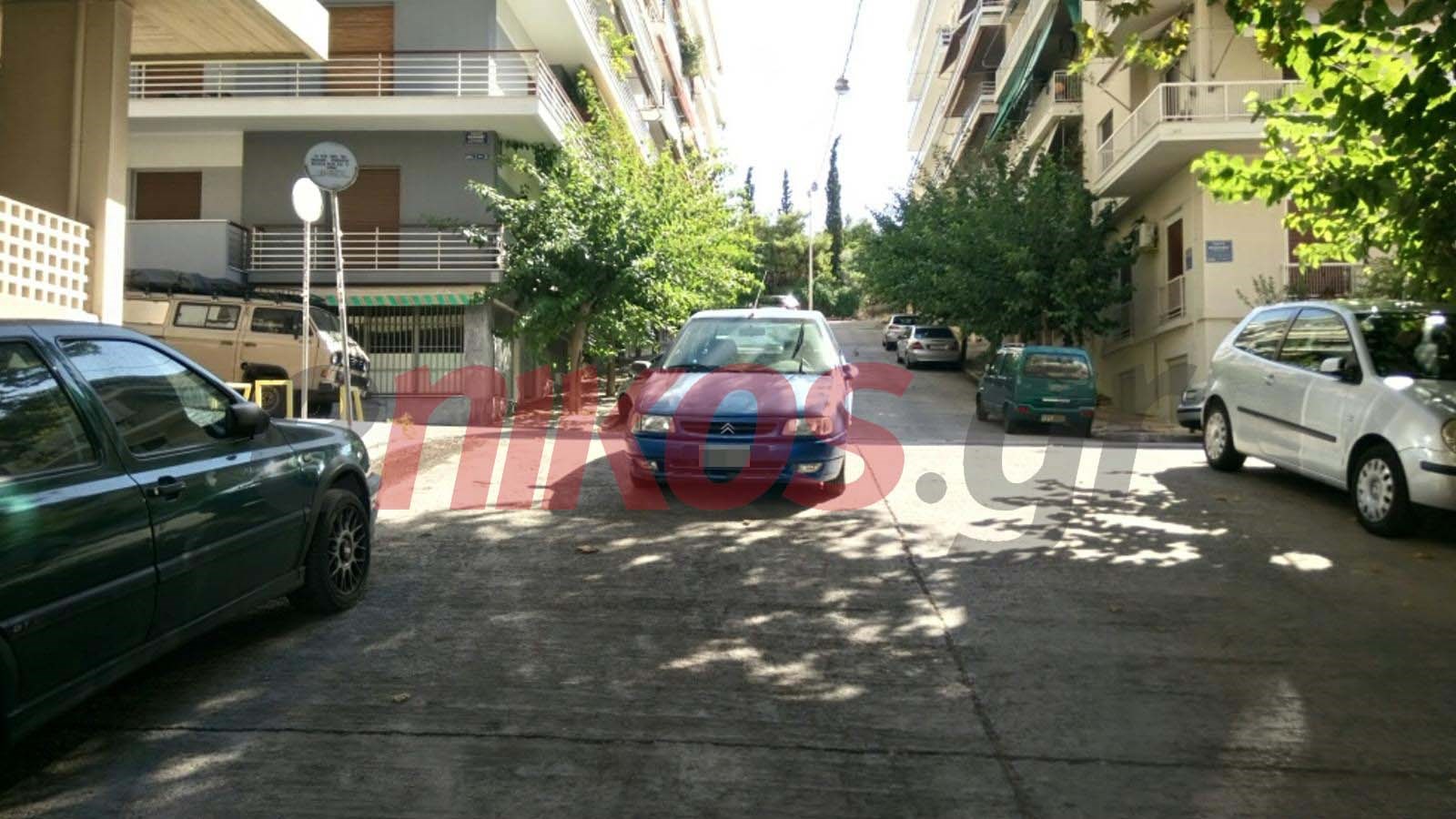 Παράτησε το αυτοκίνητο στη μέση του δρόμου γιατί… μπορούσε – ΦΩΤΟ αναγνώστη