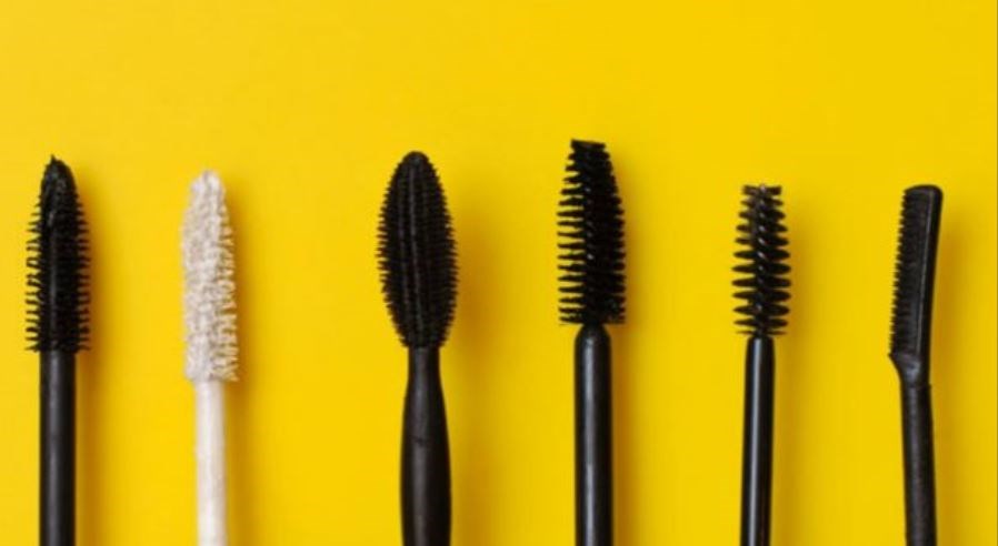 7 εναλλακτικές χρήσεις της μάσκαρα που μόλις τελείωσε