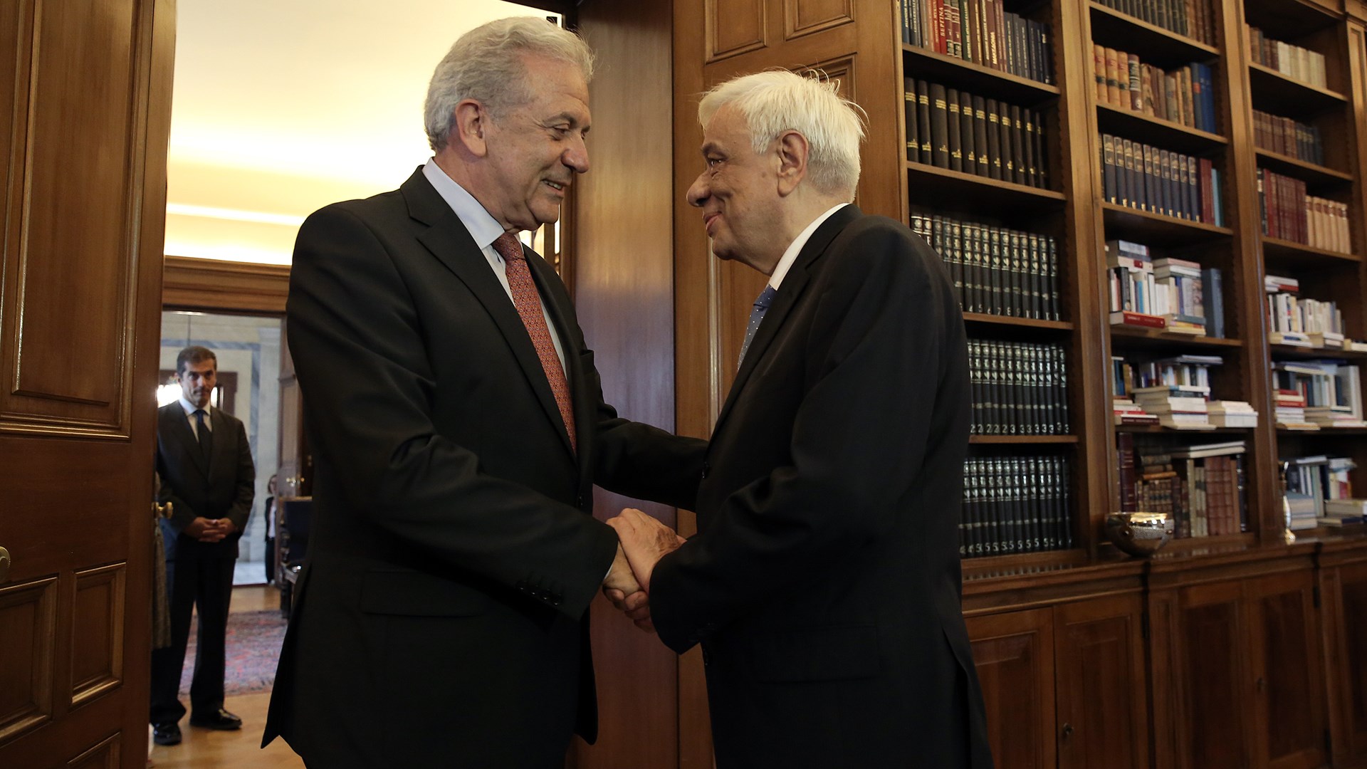 Συνάντηση Παυλόπουλου – Αβραμόπουλου στο Προεδρικό Μέγαρο