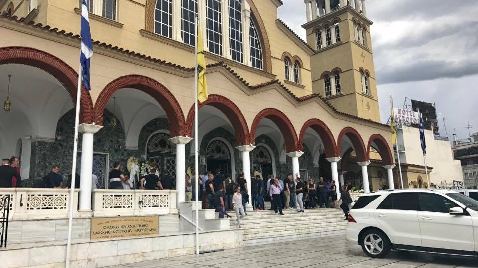 Το τελευταίο αντίο  στον Διονύση Τσεκούρα που σκοτώθηκε στη συντριβή του αεροσκάφους