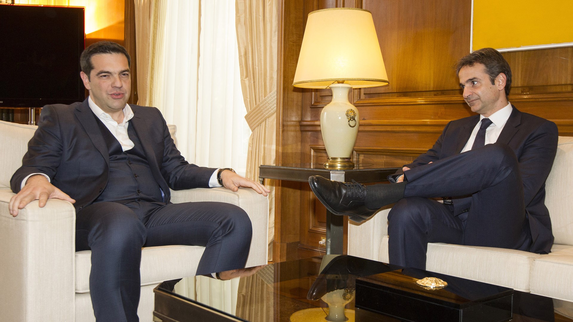 Το.. δώρο του Μητσοτάκη στον Τσίπρα για τα γενέθλιά του