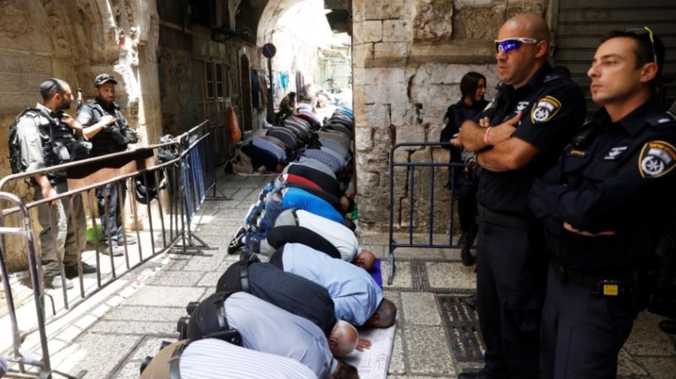 Μπλόκο στους άνδρες κάτω των 50 στην πλατεία Τεμενών στην Ιερουσαλήμ