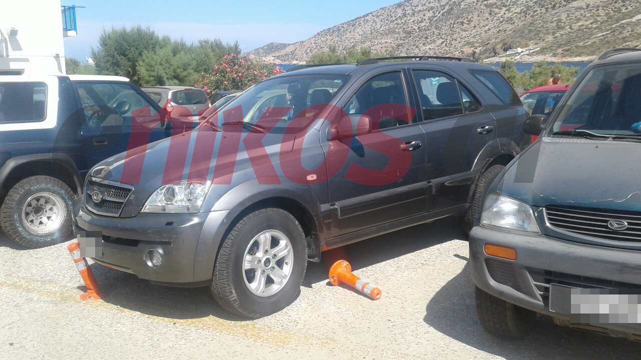 Οδηγός τζιπ έσπασε τα καινούρια κολωνάκια και… πάρκαρε –  ΦΩΤΟ αναγνώστη