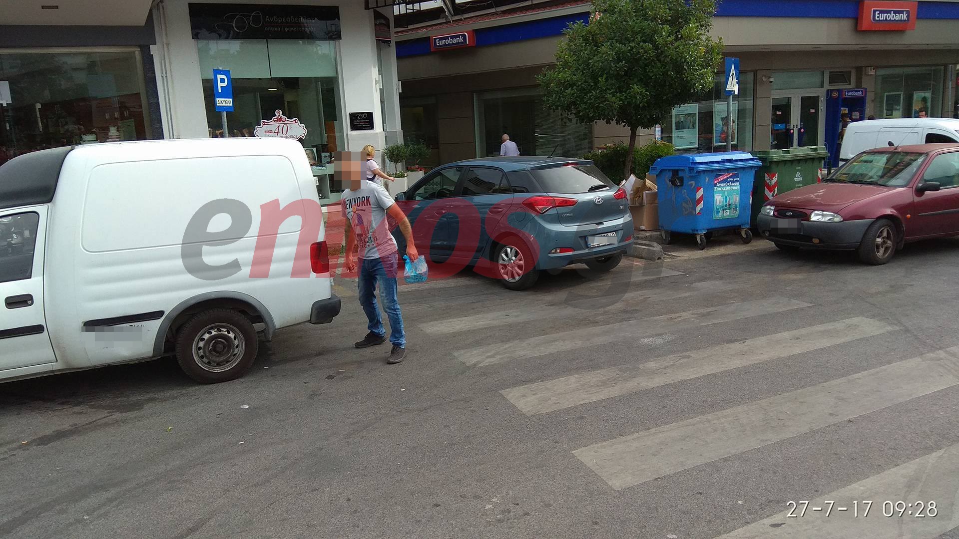 Παρκάρισμα σε διάβαση πεζών στο κέντρο της Λαμίας – ΦΩΤΟ αναγνώστη