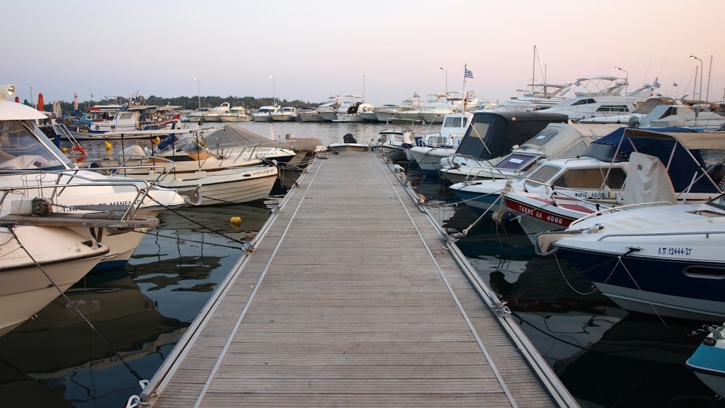 Μακάβριο εύρημα στη μαρίνα Γλυφάδας