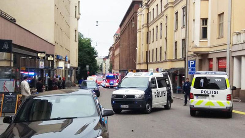 Συνελήφθη ο οδηγός του αυτοκινήτου που έπεσε πάνω σε πεζούς στο Ελσίνκι – Τουλάχιστον ένας νεκρός – ΤΩΡΑ