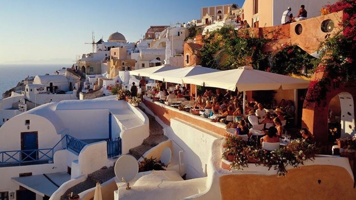 Handelsblatt: Περιζήτητα και φθηνά τα εξοχικά στην Ελλάδα