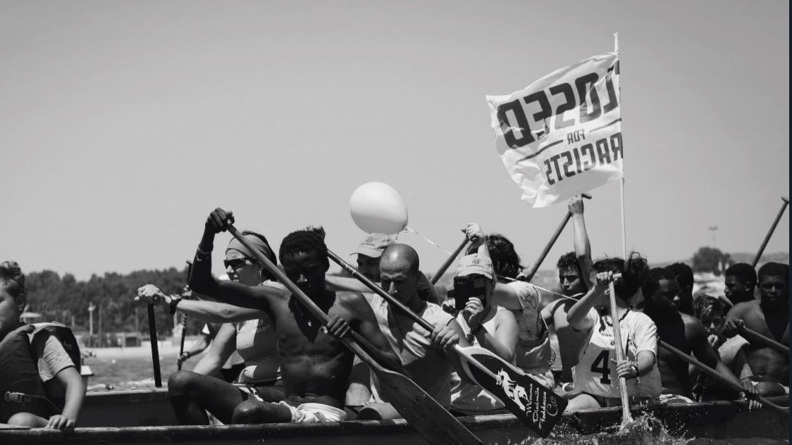 Οι Αρχές της Γαλλίας ανακάλυψαν 26 μετανάστες στο εσωτερικό ενός φορτηγού ψυγείου