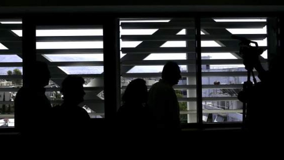 Στοιχεία-σοκ για τους μισθούς των νέων: 380 ευρώ για 24χρονους – 265 ευρώ για 18αρηδες