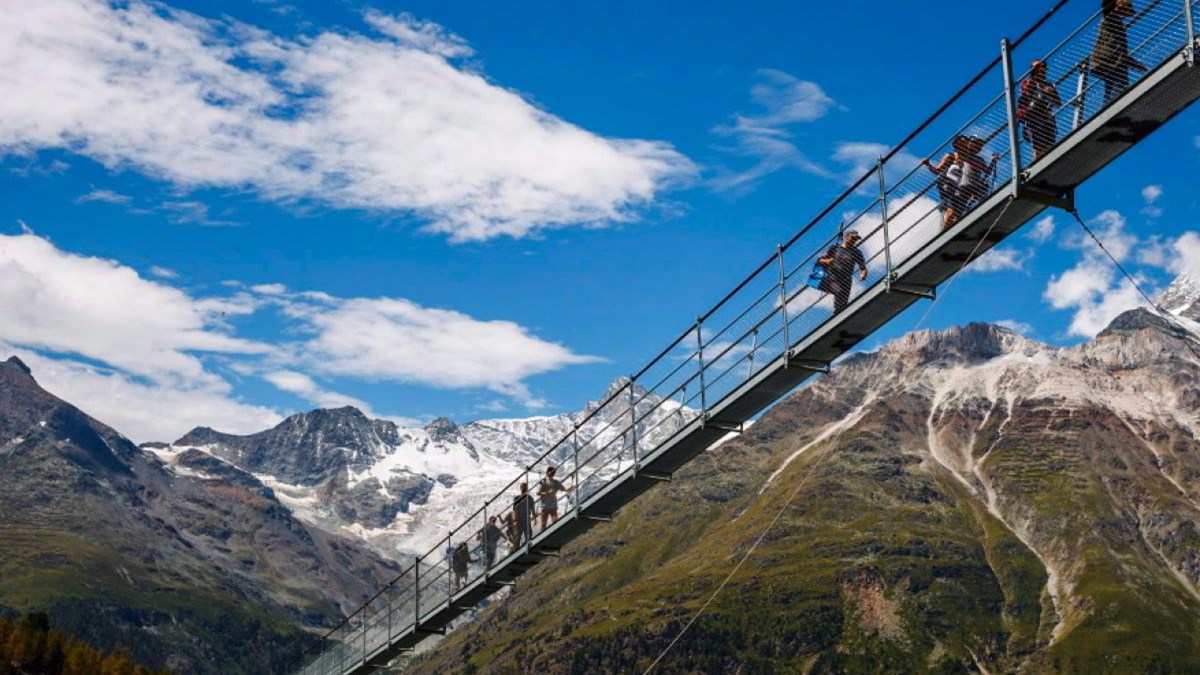 Η μακρύτερη κρεμαστή πεζογέφυρα στον κόσμο – ΦΩΤΟ