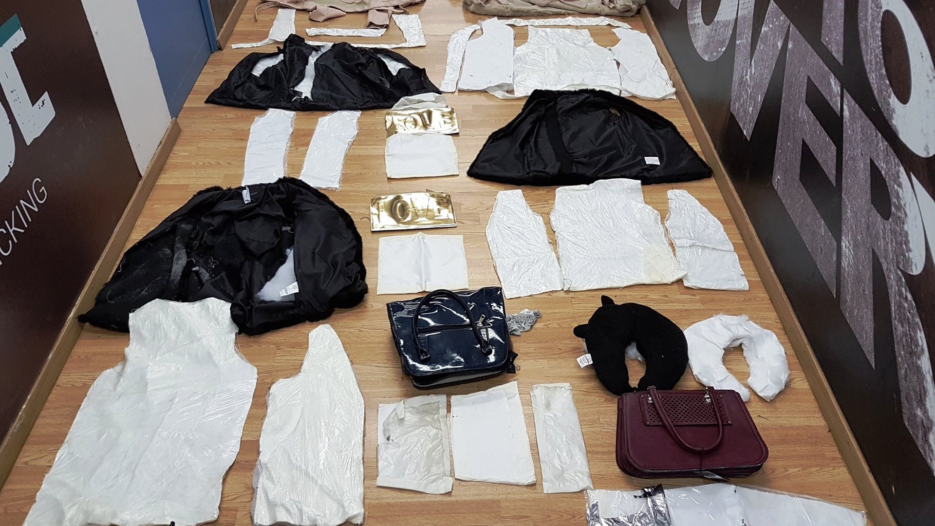 Βραζιλιάνα έκρυβε κοκαΐνη μέσα στα ρούχα της – ΦΩΤΟ